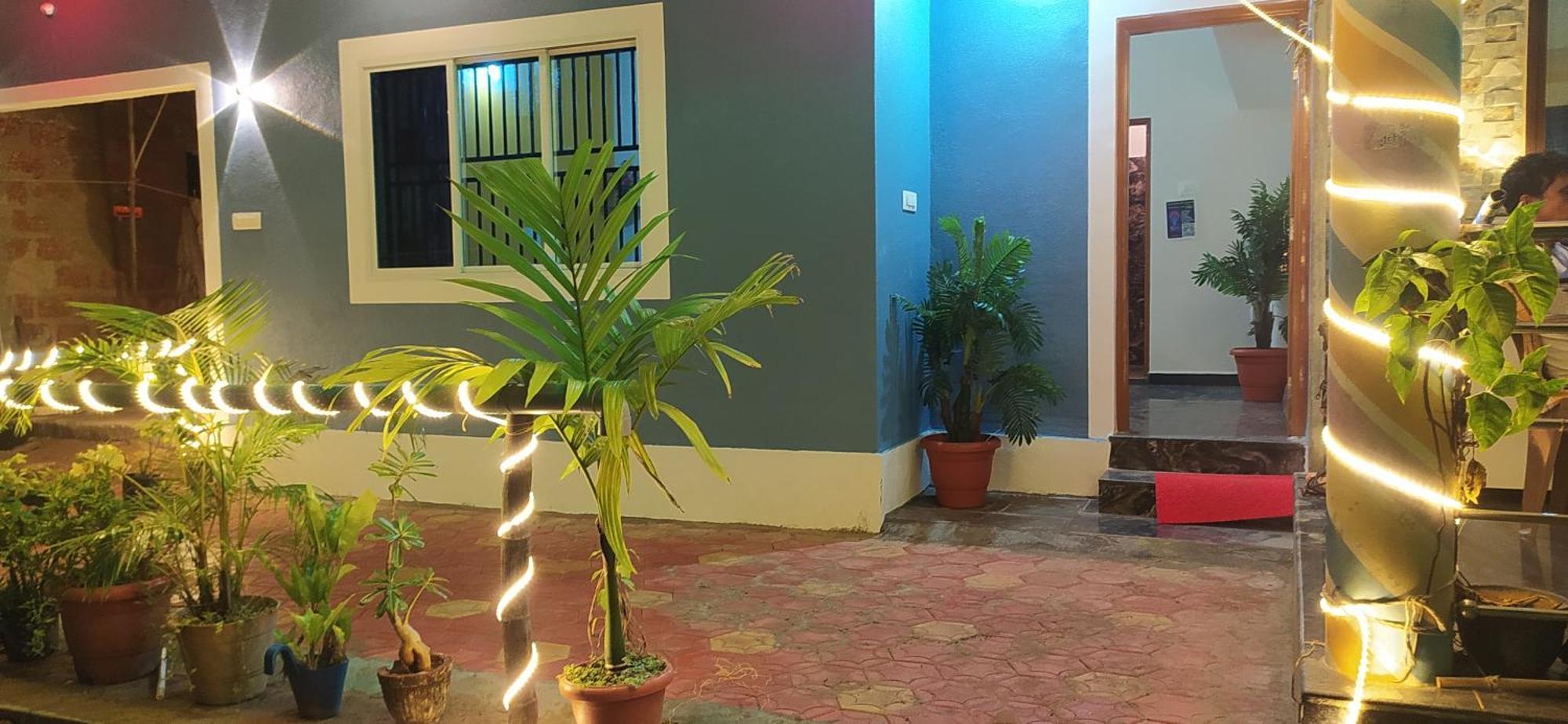 Arundekar Home Stay Gokarna Beach side AC room Exteriör bild