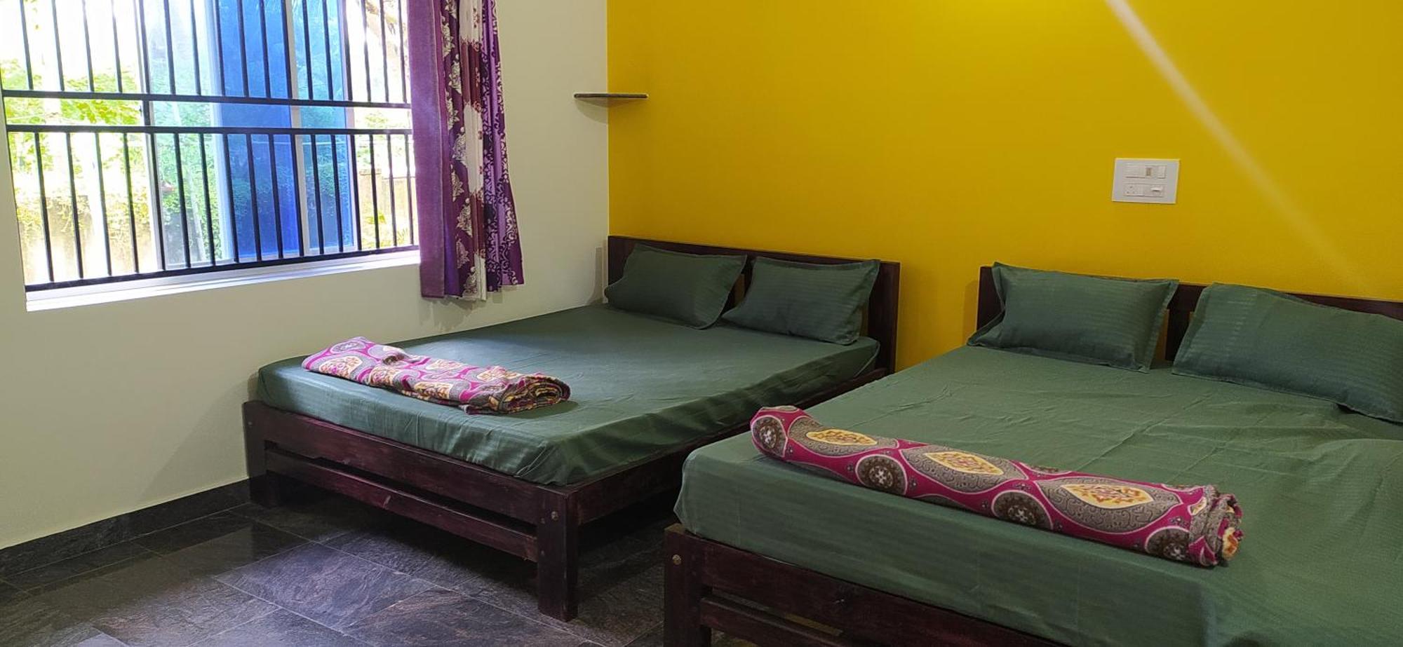 Arundekar Home Stay Gokarna Beach side AC room Exteriör bild